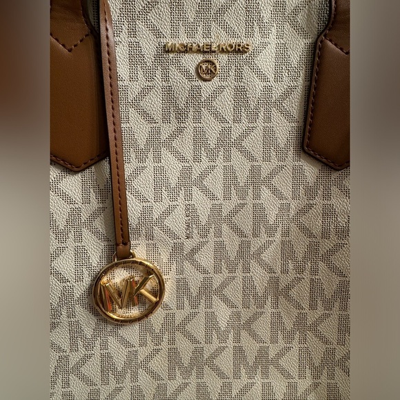 Michael Kors MK Logo Crossbody Tote - Picture 4 of 14
